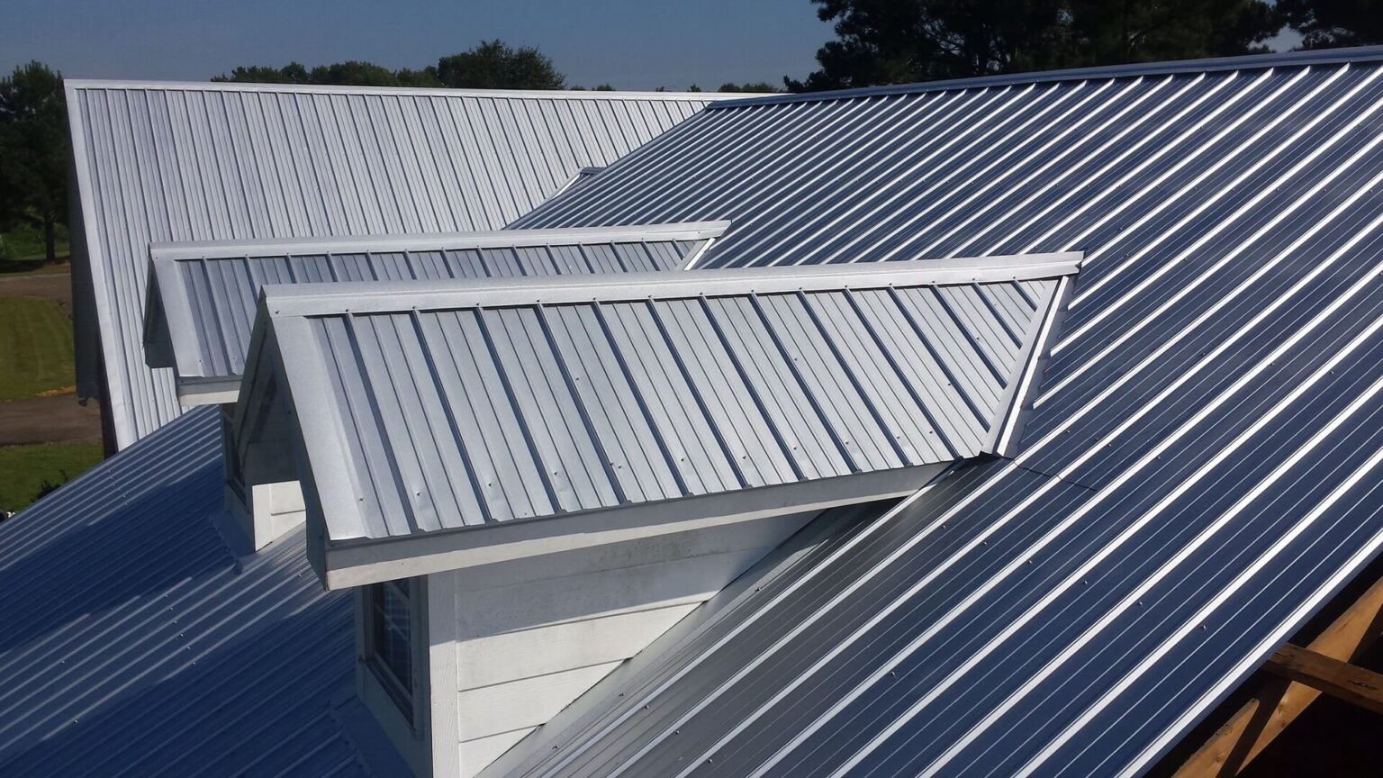 Fort Myers’ Metal Roofing Installation, Replacement, & Repairs Pros
